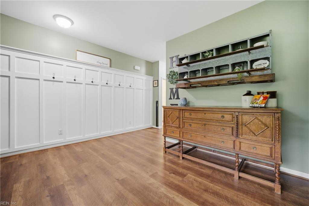 1864 Fishing Circle interior 6